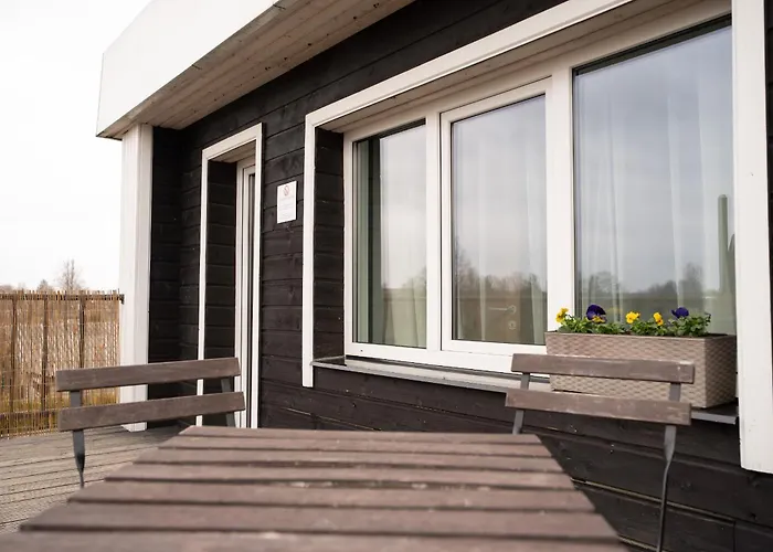 4 Bedroom House With Playground, Bbq & Free Parking